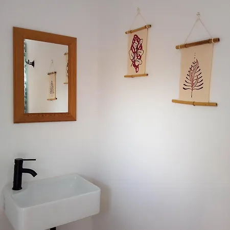 בית אירוח Garden - With Garden View *